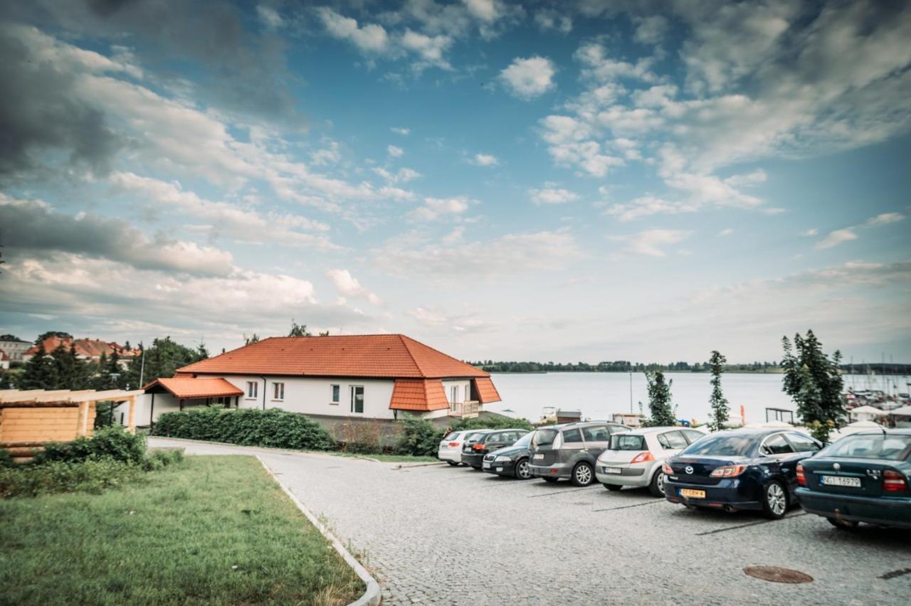 Willa Z Widokiem Na Jezioro Ryn  Exteriör bild